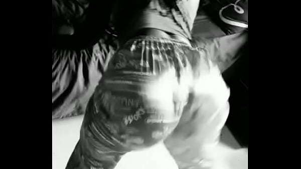 Twerking with no panties in kenya